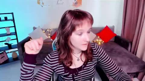 Snapshot of clover_red chatting on March 9, 2025, 2:32 pm Clover follow me online show from March 9, 2025, 2:32 pm