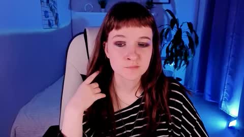 Snapshot of clover_red chatting on September 14, 2025, 1:43 pm Clover follow me online show from September 14, 2025, 1:43 pm