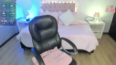 emely dolce online show from July 28, 2026, 2:51 am