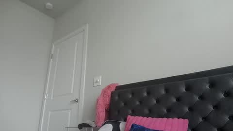 cluv777 online show from April 19, 2026, 10:23 pm