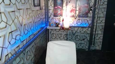 clyde_twinkx online show from October 13, 2025, 2:17 pm