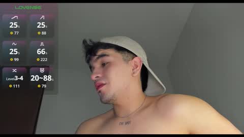 Snapshot of cmzo_ chatting on October 13, 2025, 12:43 am Johan online show from October 13, 2025, 12:43 am