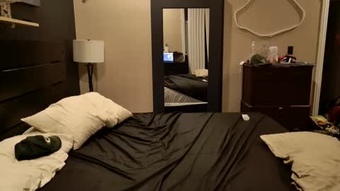 Snapshot of coachbate chatting on October 18, 2025, 9:48 pm CoachBate online show from October 18, 2025, 9:48 pm