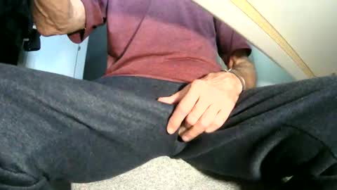 Snapshot of cockneegeezer chatting on January 31, 2025, 9:37 pm Ask me online show from January 31, 2025, 9:37 pm