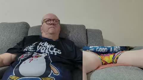 Snapshot of cockneymack51 chatting on October 13, 2025, 9:31 am Charlie. online show from October 13, 2025, 9:31 am