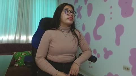 Snapshot of coco_dam chatting on November 3, 2025, 12:17 pm coco_dam online show from November 3, 2025, 12:17 pm