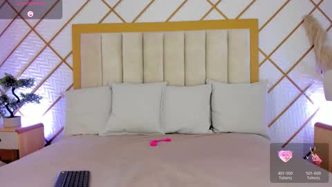 Snapshot of cocodamore1 chatting on October 18, 2025, 11:44 am online show from October 18, 2025, 11:44 am