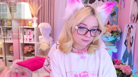 Mia online show from December 7, 2024, 9:00 pm