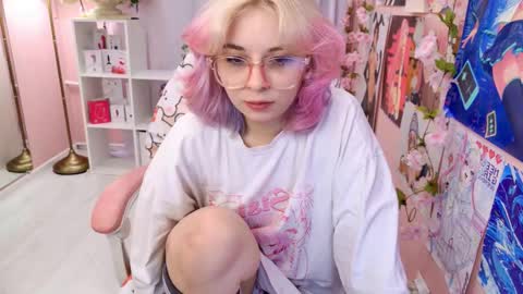 Mia online show from October 11, 2025, 1:53 pm