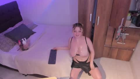 cocovolkovva online show from February 21, 2025, 7:43 pm