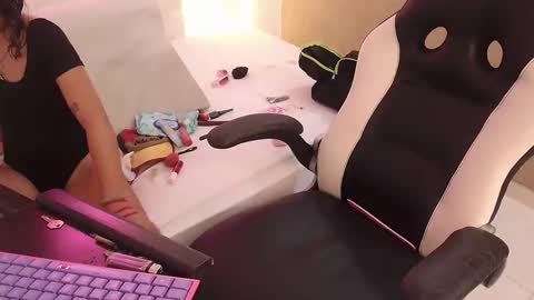 coffe_eyes online show from October 31, 2025, 8:37 am