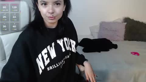 Phia And Luna online show from September 28, 2025, 3:01 am