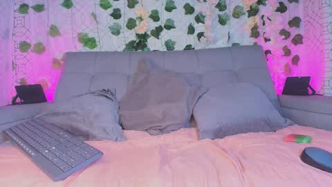 Snapshot of colett_hall chatting on October 4, 2025, 12:03 pm colett online show from October 4, 2025, 12:03 pm