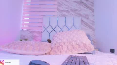Snapshot of colett_hall chatting on April 27, 2026, 12:03 pm colett online show from April 27, 2026, 12:03 pm