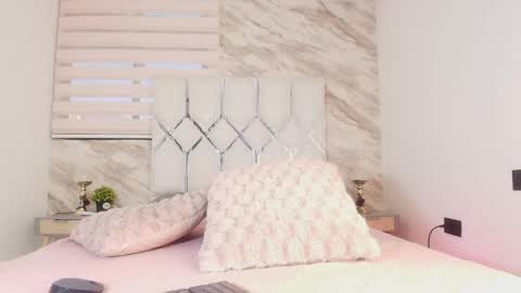 Snapshot of colett_hall chatting on May 28, 2026, 11:51 am colett online show from May 28, 2026, 11:51 am