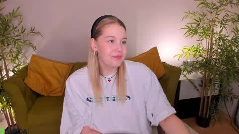 Snapshot of colleen_blake chatting on May 20, 2026, 5:19 pm Collen Mon Tue Wed Thu Fri GMT 3 0300am - 0900am online show from May 20, 2026, 5:19 pm