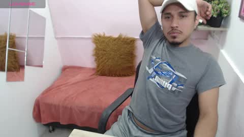 colombiachatur online show from September 12, 2025, 5:13 pm