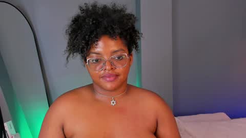 conielaurenth online show from January 30, 2025, 4:06 am