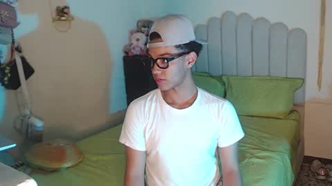 CONNOR  TAYLOR online show from September 23, 2025, 4:59 am