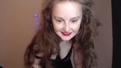 Snapshot of coolamber chatting on December 1, 2025, 5:18 pm Amber online show from December 1, 2025, 5:18 pm