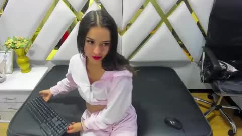 CooperEmma  online show from December 19, 2024, 2:56 am