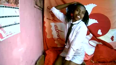 coquine_lara online show from May 2, 2026, 12:54 pm