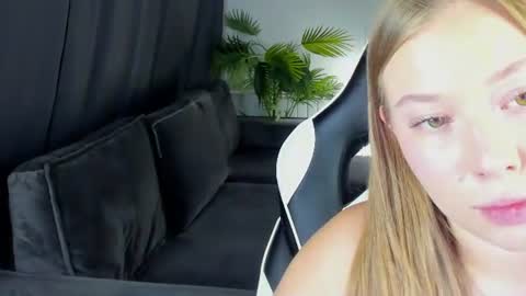 Coral1ne Clark online show from July 19, 2026, 1:42 am