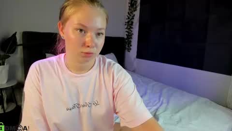 Coral1ne Clark online show from July 26, 2026, 9:27 am