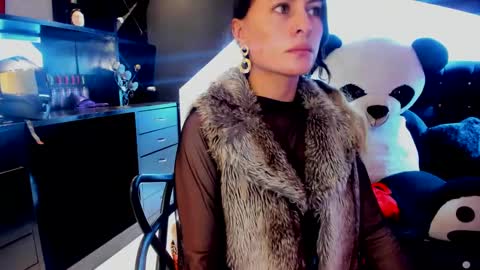 Coral  online show from February 1, 2025, 12:05 pm