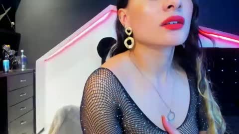 Coral  online show from February 17, 2025, 6:59 pm