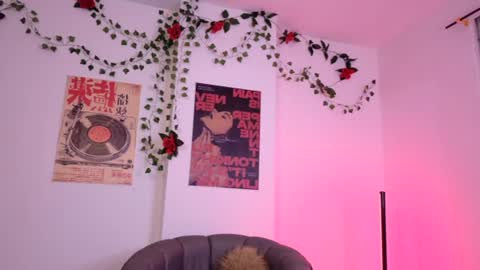 Coralie Bronson online show from June 20, 2026, 12:25 am
