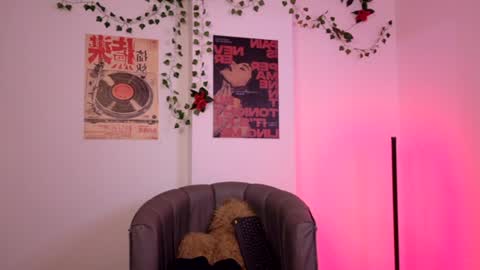 Coralie Bronson online show from June 25, 2026, 1:49 am