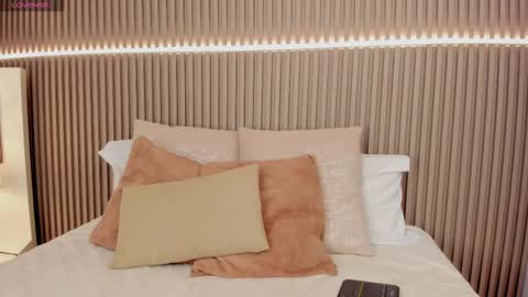 Snapshot of coralineross_ chatting on February 14, 2025, 2:12 pm coralineross_ online show from February 14, 2025, 2:12 pm