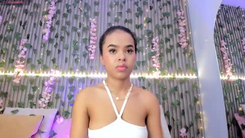 Snapshot of coralineross_ chatting on October 28, 2025, 10:52 am coralineross_ online show from October 28, 2025, 10:52 am