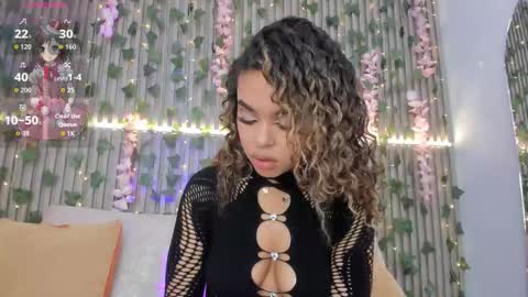 Snapshot of coralineross_ chatting on November 15, 2025, 11:21 pm coralineross_ online show from November 15, 2025, 11:21 pm