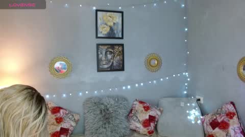 CORINNDUPONT online show from January 19, 2026, 1:20 am