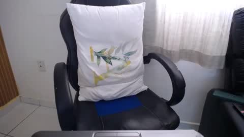 Snapshot of corolaxxl chatting on March 4, 2026, 4:46 pm corolaxxl online show from March 4, 2026, 4:46 pm