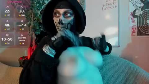 Snapshot of cos_operator chatting on November 7, 2025, 7:47 pm cos_operator online show from November 7, 2025, 7:47 pm