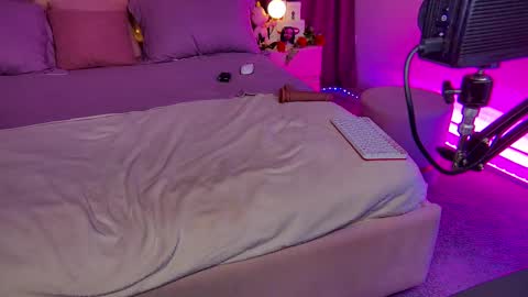 Sia online show from February 21, 2025, 12:05 am