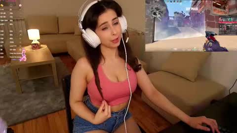 Luna online show from March 22, 2026, 7:50 pm