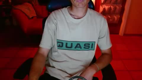 Snapshot of couldbesleeping chatting on November 17, 2025, 6:30 am couldbe online show from November 17, 2025, 6:30 am