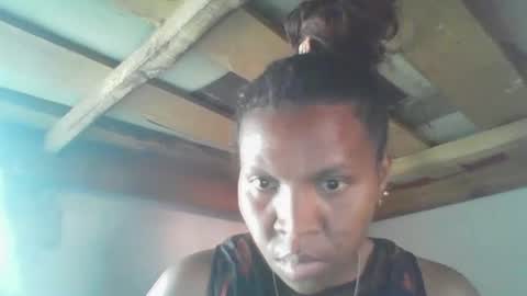 Snapshot of couleur_vanille chatting on April 29, 2026, 5:55 am couleur_vanille online show from April 29, 2026, 5:55 am