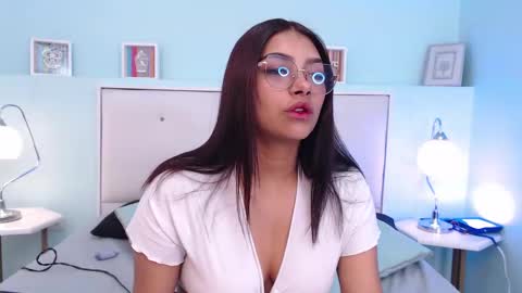 lola y juan online show from March 12, 2025, 3:46 am