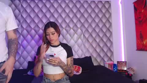 Couplelatin online show from March 22, 2026, 7:39 pm