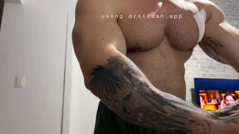 Snapshot of couplemuscle40 chatting on November 7, 2025, 9:59 pm couplemuscle40 online show from November 7, 2025, 9:59 pm