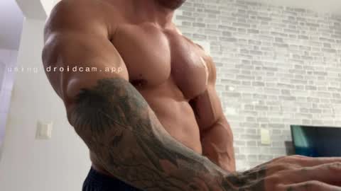 couplemuscle40 online show from May 7, 2026, 11:26 am
