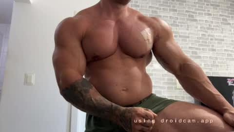 couplemuscle40 online show from May 12, 2026, 2:25 pm