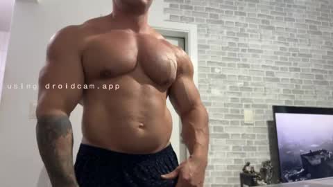 couplemuscle40 online show from May 18, 2026, 7:09 pm