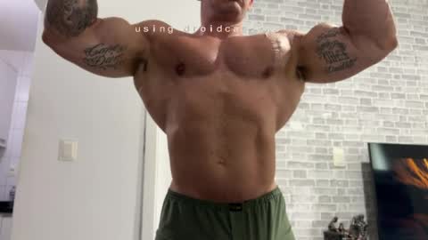 couplemuscle40 online show from June 2, 2026, 2:41 pm