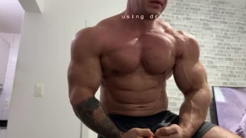 couplemuscle40 online show from June 8, 2026, 1:44 pm